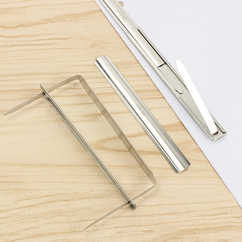 Deli perforuoti dviejų skylių rišimo klipsai, modeliai 5547/5548/5549, metalas/plastikas, 50 vnt.