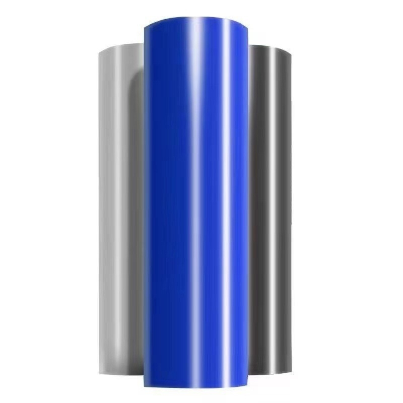 Pašlīmējoša jumta hidroizolācijas membrāna jumta flīzēm renovācijai; slāņains gumijas-plastmasas materiāls; ūdensizturība 0,4 MPa, 2 stundas necaurlaidīga; konkāvi-konkāva virsma; augsta locīšana, spiediena un plīsuma izturība.