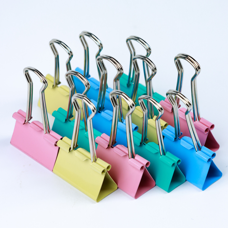 Metalo ilgo uodegos klipsas biuro dokumentams; pakuotė plastikiniame vamzdyje; Kingdee prekės ženklas