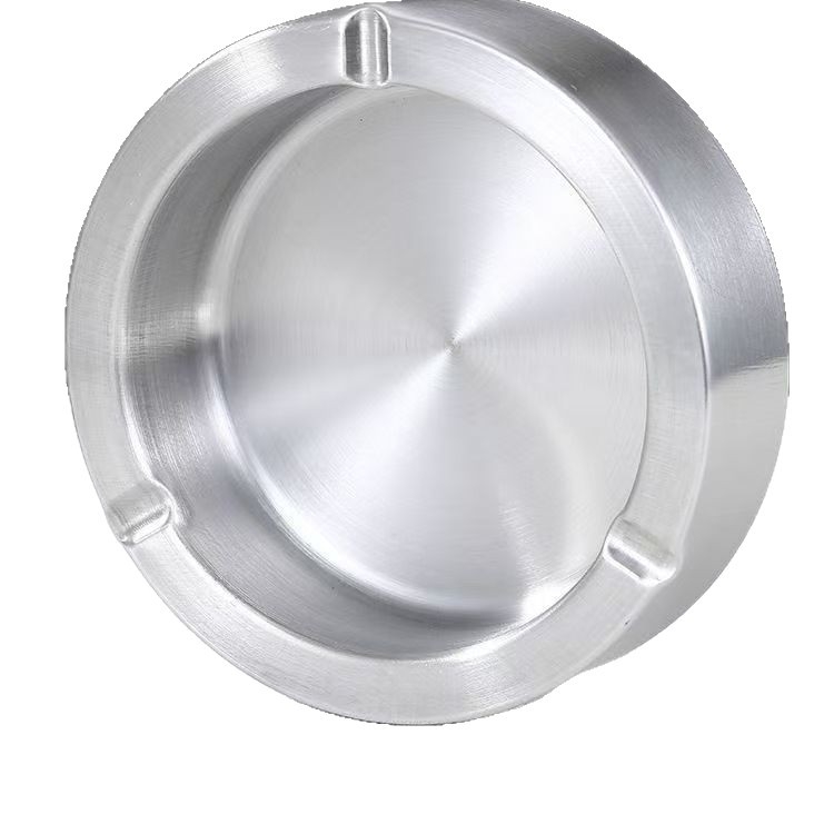 Rozsdamentes acélból készült konikus hamutál, szélvédett kialakítás, logóval ellátva, ideális vállalati ajándék