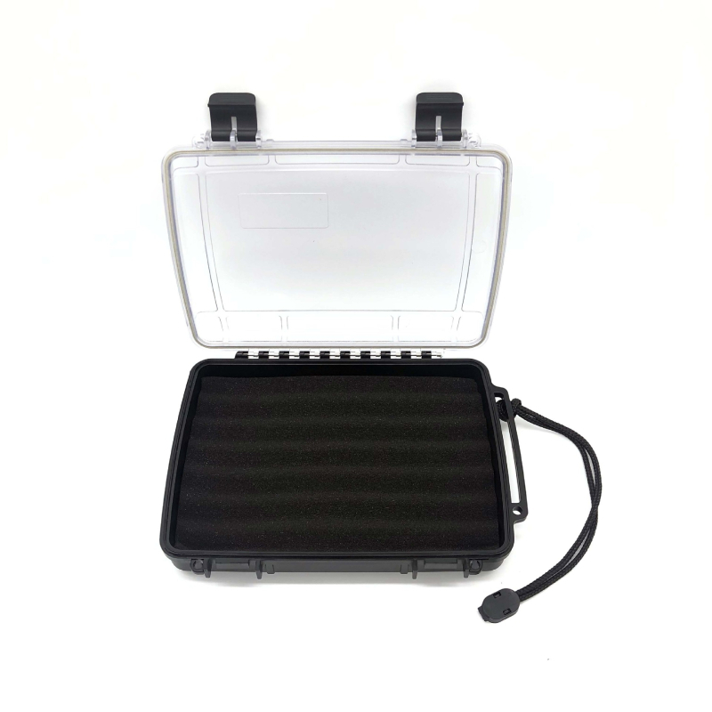 X-8010 cigāru lāde – ABS plastmasa; pielāgojama; noslēgta mitruma saglabāšanai; putekļu izturīga; caurspīdīgs vāciņš; pārnēsājama gan mājām, gan ceļojumiem