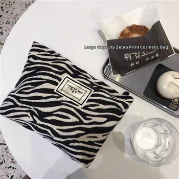 Kozmetikai táska leopárd-zebra mintával, kicsi négyszögletes táska (Anyag: vászon; Belső anyag: vászon; Nyitás módja: cipzár; Alkalmazás: szabadidős utazás)