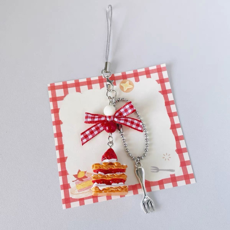 Pandantiv pentru geantă și lanț pentru telefon – design Tort Napoléon cu căpșuni, funda, plastic/rășină, model fructat, stil proaspăt și dulce