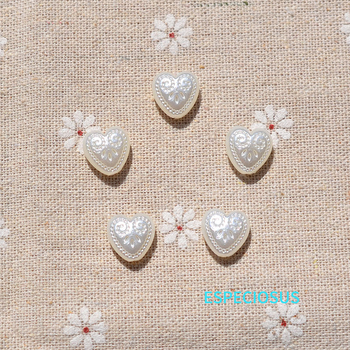 Χάντρες από ABS πλαστικό, καρδιάς σχήματος, σκαλισμένες, 100 τεμάχια σε συσκευασία