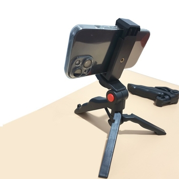 Настолна стойка за телефон — за мобилно стриймване и селфи (пластмасова, универсална)