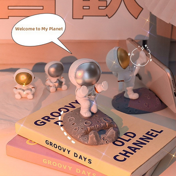 Силиконов държач за телефон с астронавт – карикатурен стил, за бюро и декорация
