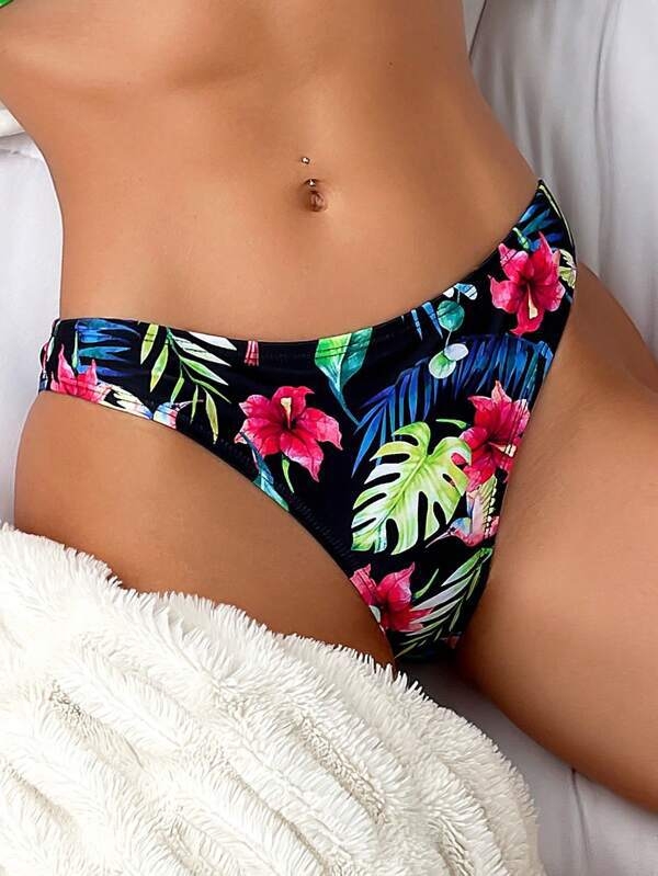 Be rankovių dviejų dalių bikini komplektas su įdėtu viršutiniu — gėlių raštas, Europos ir Amerikos stilius, poliesterio audinys