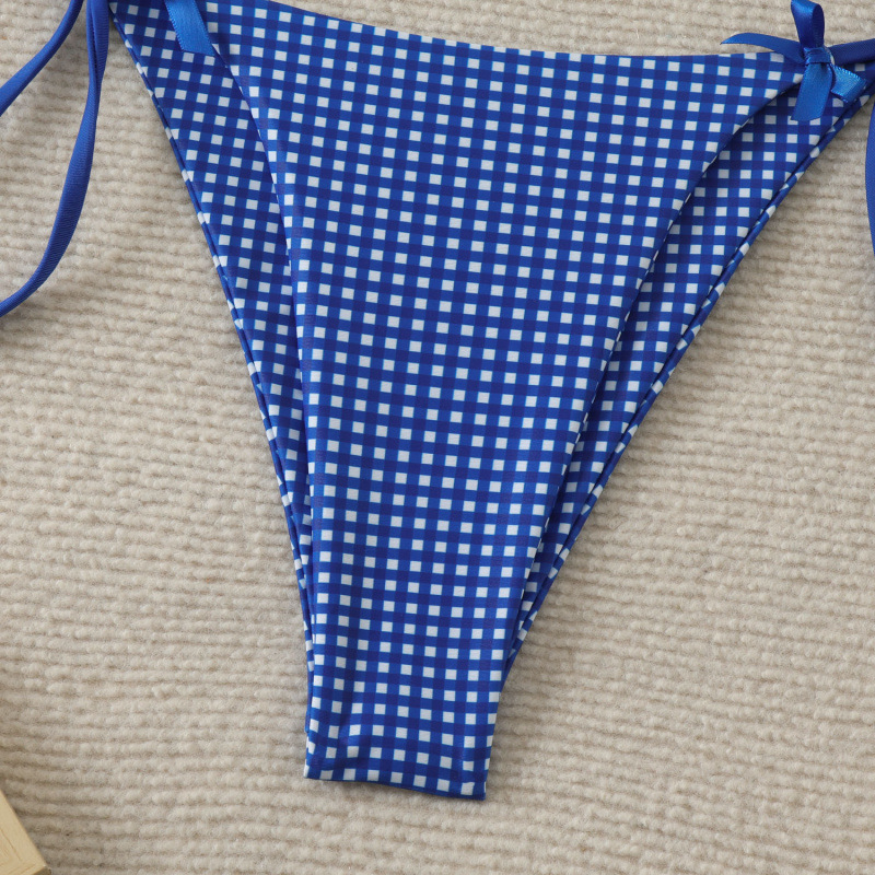 Kétrészes bikini mély V-dekoltázs, hátsó rész nyitott, párnázott felső, poliészter, virágmintás