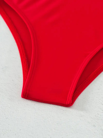 Dvodjelni bikini s otvorenim leđima, jednom naramenicom, vezanje užetom, podstavljene grudi