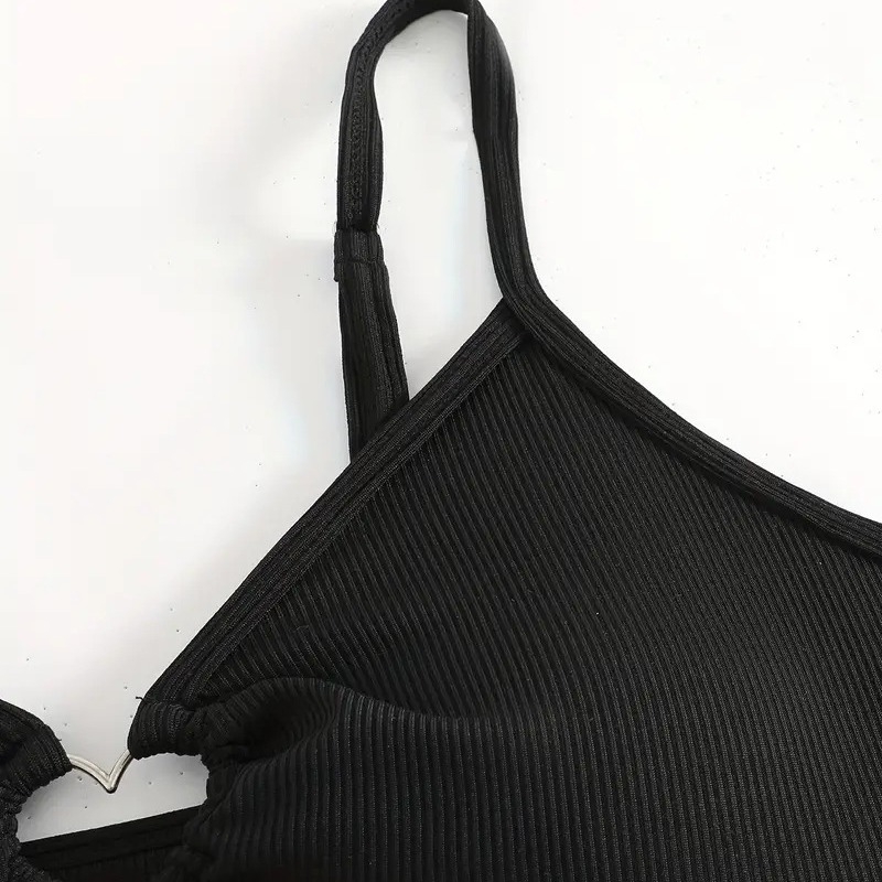 Női háromszög bikini, ujjatlan, hátsó része nyitott, egyszínű; melltartó párnázott, acélos tartó nélkül; poliészter anyag 81%, bélés 19%