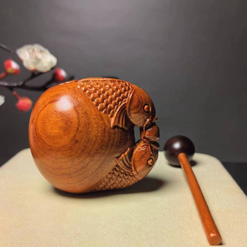 Ξύλινο όργανο κρουστών για ναό σε σχήμα ψαριού - από σανδαλόξυλο, χαραγμένο, προσαρμοζόμενο θρησκευτικό δώρο βουδισμού