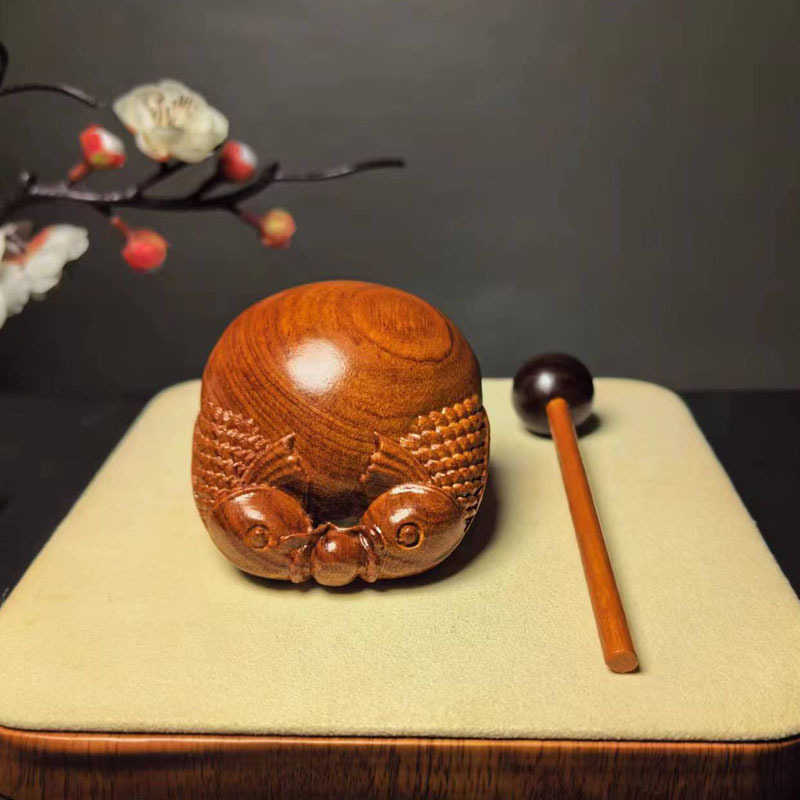 Ξύλινο όργανο κρουστών για ναό σε σχήμα ψαριού - από σανδαλόξυλο, χαραγμένο, προσαρμοζόμενο θρησκευτικό δώρο βουδισμού