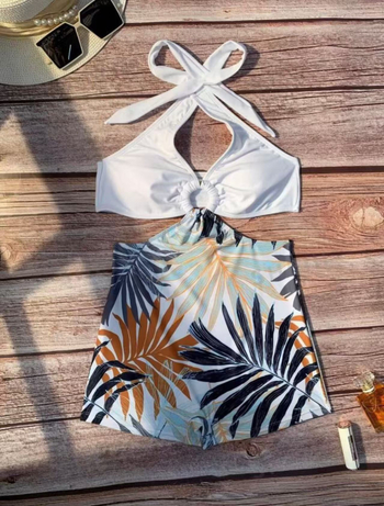 Ολόσωμο μαγιό με φουσκωτά μανίκια, εκτύπωση, ψηλόμεσο, με επένδυση στήθους