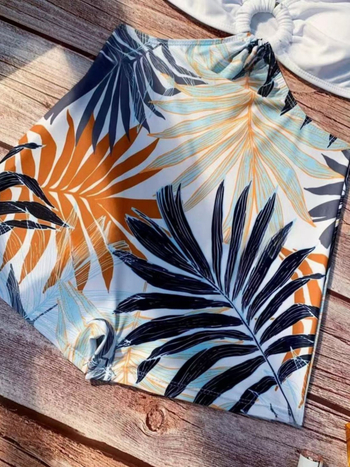 Ολόσωμο μαγιό με φουσκωτά μανίκια, εκτύπωση, ψηλόμεσο, με επένδυση στήθους