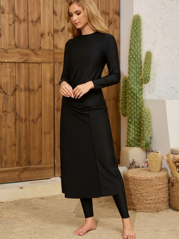 Trys dalių maudymosi kostiumėlių komplektas moterims, su krūties pagalvėle, aukštas elastingumas, poliesterio audinys.