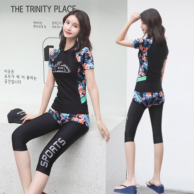 Trim dalių moterų maudymosi kostiumėlis su konservatyviu raštu, krūties pagalvėlė be plieno palaikymo; audinys nailonas/elastonas 80%, pamušalas nailonas/elastonas 80%; tinkamas plaukiojimui.