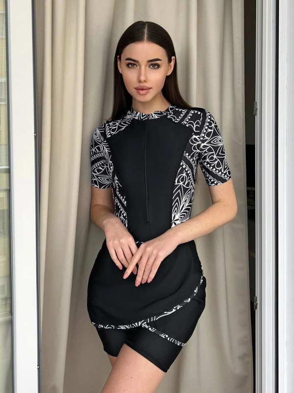 Moterų trijų dalių maudymosi kostiumėlis su dryžių raštu, su krūtinės užpildais, poliesteris su spandekso pamušalu