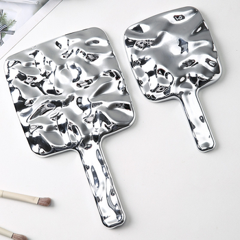 Портативно ръчно огледало за грим с дръжка — огледална повърхност, пластмасова рамка; подходящо за подарък; за кола, дневна, спалня и баня.