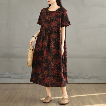 Дълга рокля с А‑образна линия, кръгло деколте, дълги ръкави, флорална шарка