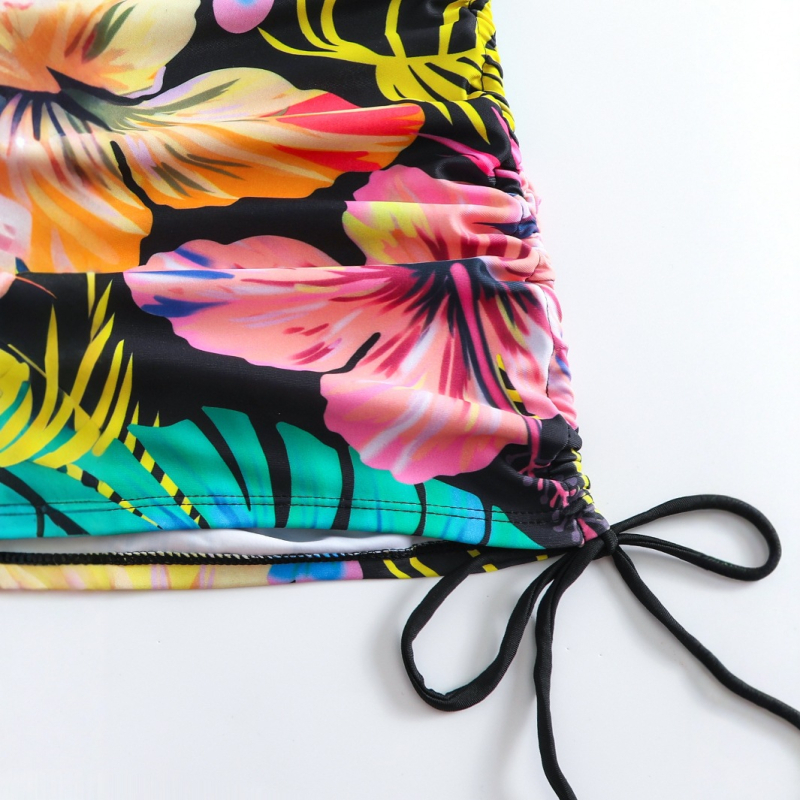 Hosszú ujjú napvédő fürdőruha virágmintával, mellpárnával, poliészter anyag és spandex bélés