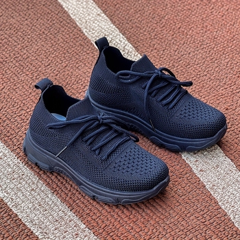 Παιδικά παπούτσια για τρέξιμο με διαπνέον πάνω μέρος από ύφασμα, αντιολισθητική σόλα, κλείσιμο με κορδόνια, για παιδιά 4–16 ετών.