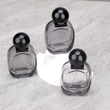 Staklena bočica za parfem, izduvana, s premazom spreja i kapom s aluminijskim nastavkom