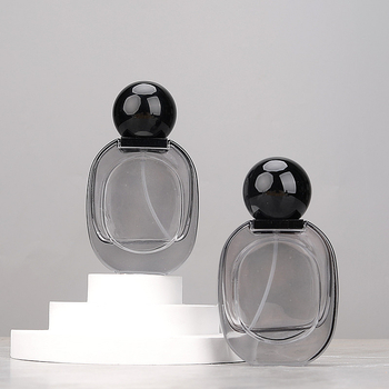 Staklena bočica za parfem, izduvana, s premazom spreja i kapom s aluminijskim nastavkom