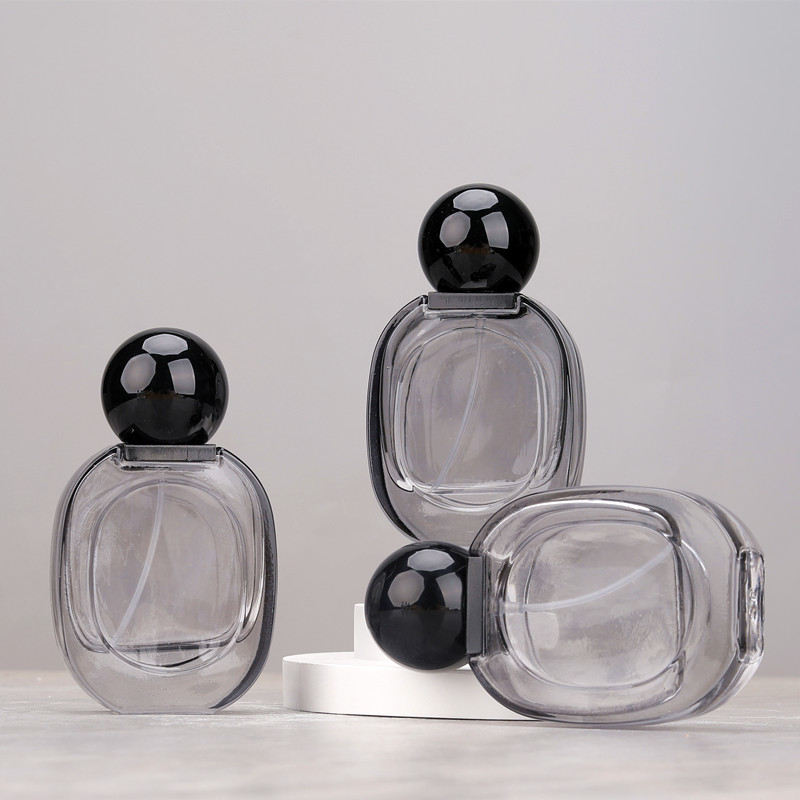 Staklena bočica za parfem, izduvana, s premazom spreja i kapom s aluminijskim nastavkom