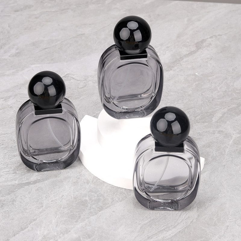 Staklena bočica za parfem, izduvana, s premazom spreja i kapom s aluminijskim nastavkom