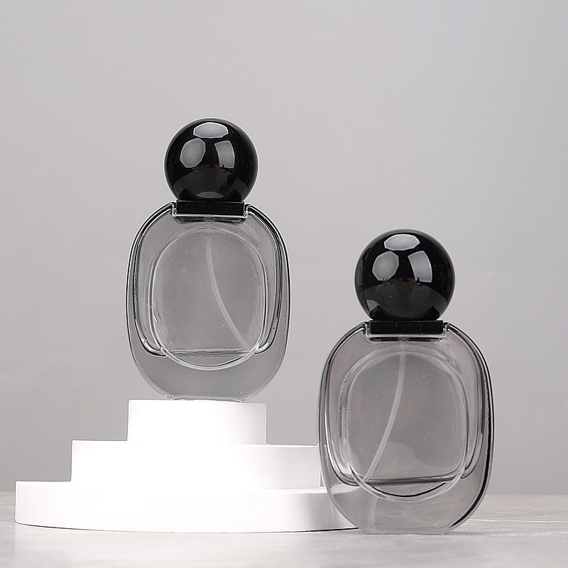 Staklena bočica za parfem, izduvana, s premazom spreja i kapom s aluminijskim nastavkom