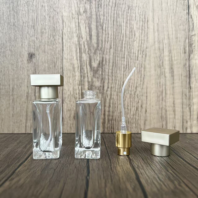 nbyaic staklena bočica za parfem s raspršivačem — puhano staklo, staklena konstrukcija, kozmetička boca