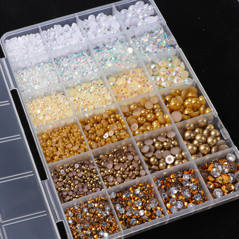 Set za nokte s perlama u kutiji s 24 pretinca | Imitacijske perle, oblike ravnog dna i polukružne, materijali: perle i smola, Princeza serija, podrijetlo Zhejiang