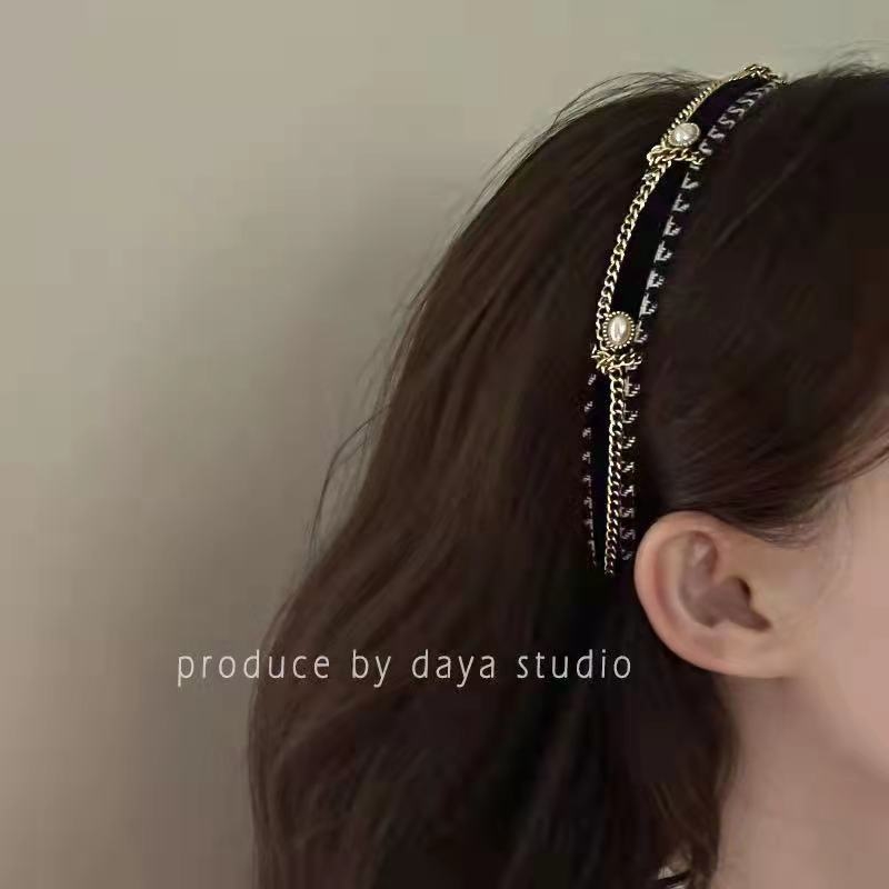 Čelenka s perlama i lancem s motivom houndstooth — retro stil, originalni dizajn, materijal: tkanina, Magic Bear Accessories, jesen 2021