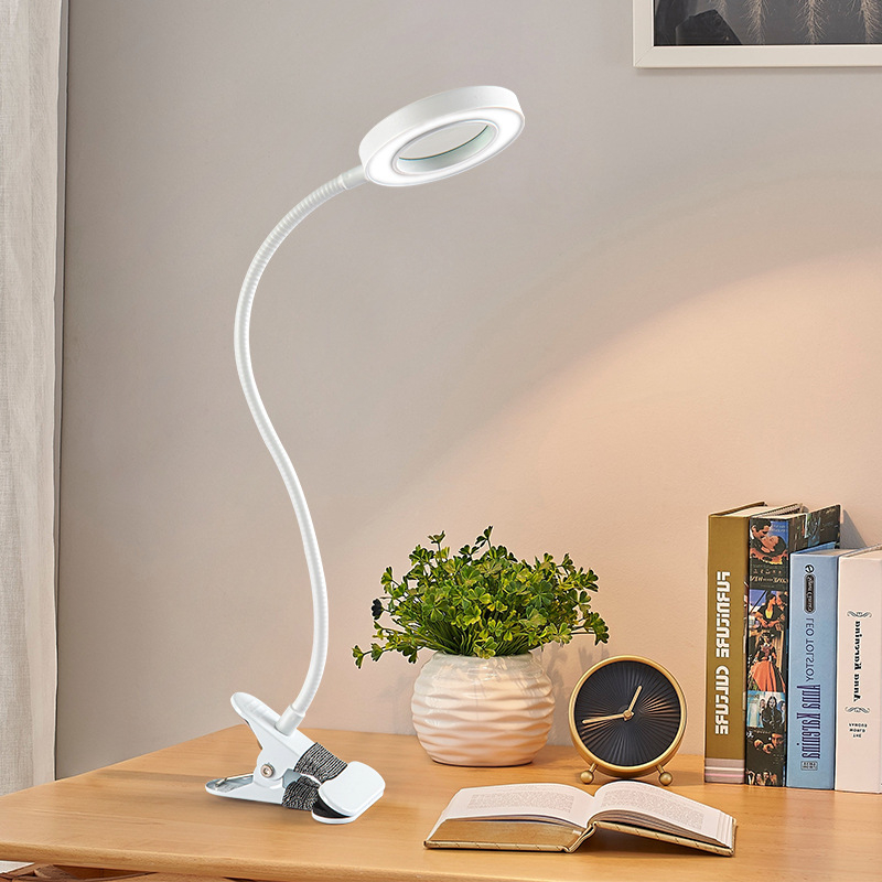 5x nagyítású asztali lámpa USB-tápegységgel, fém clamp, 360°-ban forgatható hajlékony cső, háromszínű világítás és 10 fényerő-szint