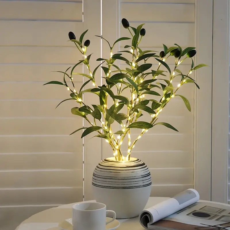 LED niz s maslinovim lišćem i bakrenom žicom za unutarnju dekoraciju; 24 LED, IP55, napajanje baterijom 4,5V, vijek trajanja 2000 sati