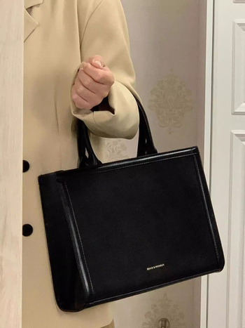 PU Tote чанта – градска простота, вертикална квадратна форма, магнитно закопчаване, вътрешен джоб с цип