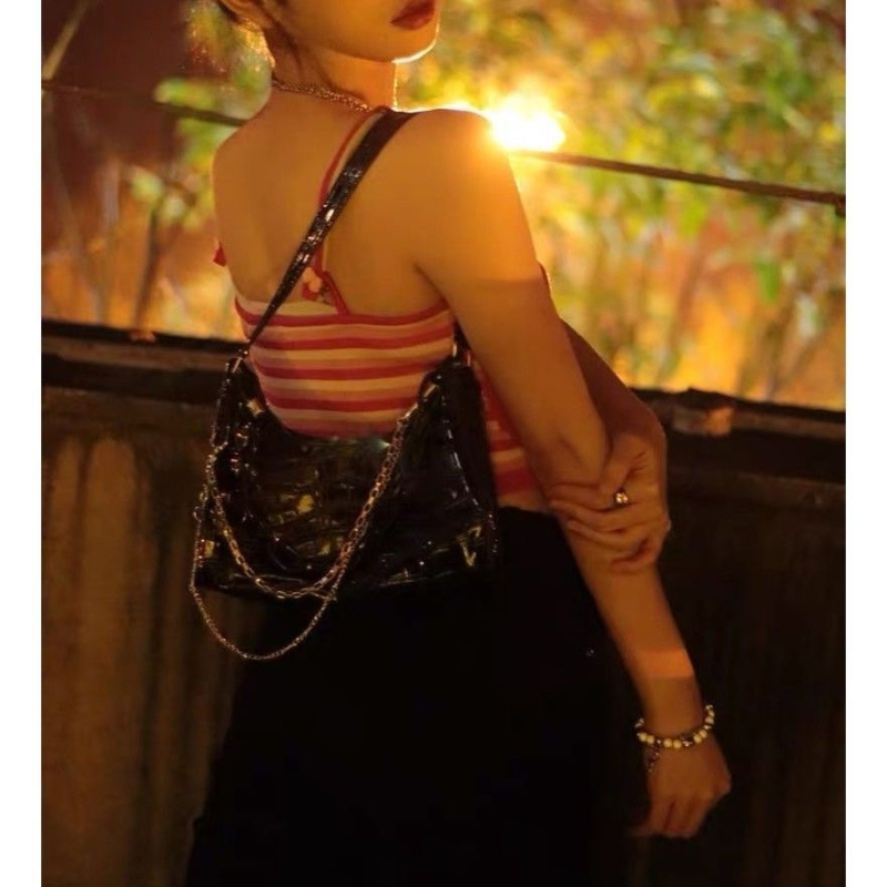 Αθλητικό σακίδιο με αλυσίδα κρανιών, σταυρό και μοτίβο δέρματος κροκοδειλίου (PU ύλικό; για γυναίκες; εξωτερικές αθλητικές δραστηριότητες; φθινόπωρο 2022)