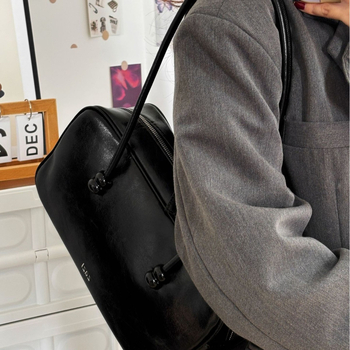 PU Tote чанта, хоризонтална квадратна форма, цип за затваряне, вътрешен джоб с цип, двойни презрамки