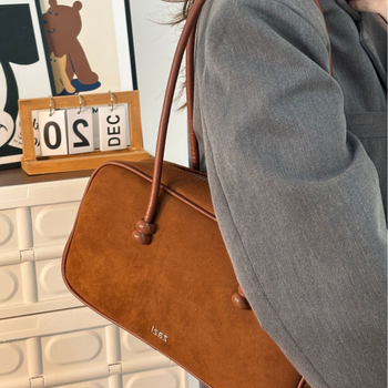 PU Tote чанта, хоризонтална квадратна форма, цип за затваряне, вътрешен джоб с цип, двойни презрамки