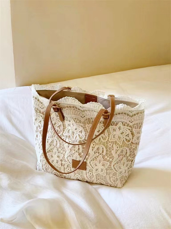 Csipkés tote táska, függőleges négyszögletes forma, mágneses zárás, poliészter bélés