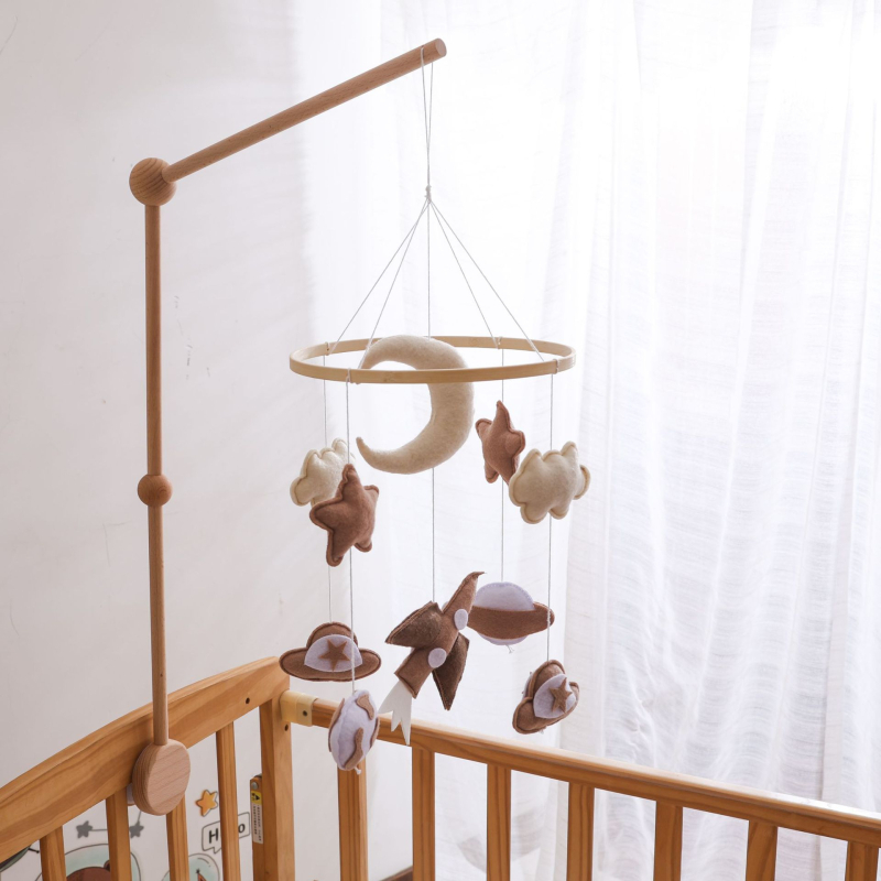 Звънче за креватче от плат за бебета и деца на възраст 4–6 години — успокоява и подпомага съня; опаковка: картонена кутия