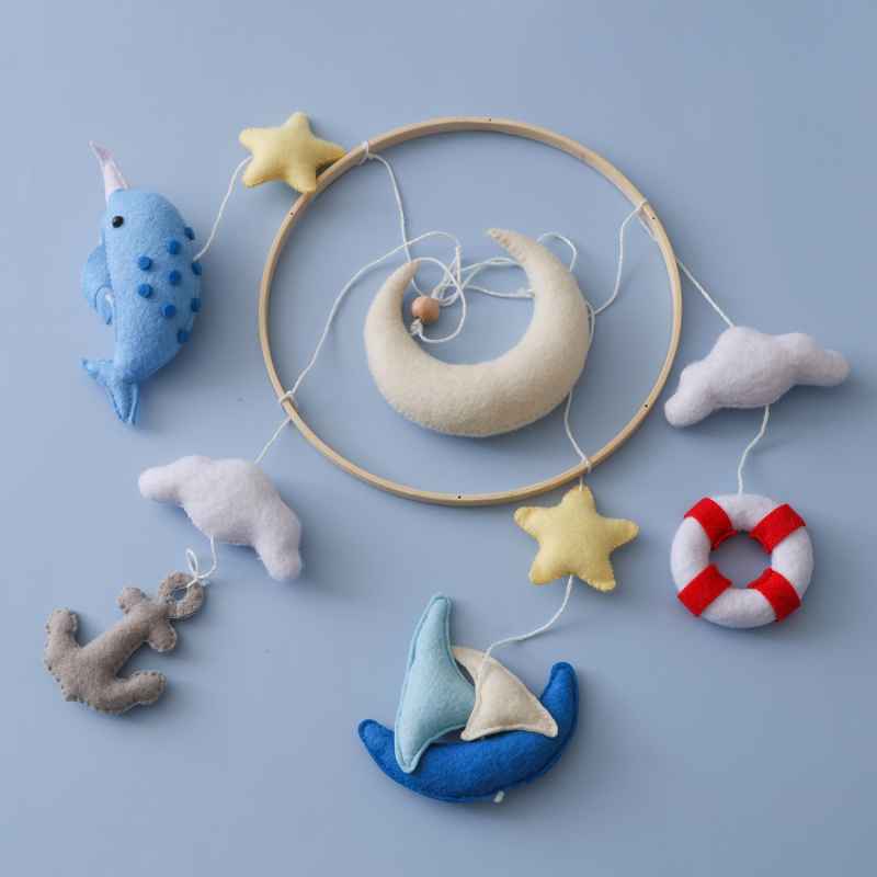 Креватна висяща играчка-звънче от фелт с животински дизайн за деца 4–6 г.