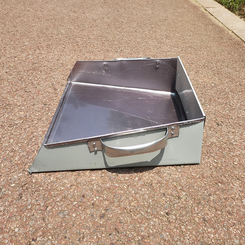 Dustpan – dzelzs plāksne, Long River zīmols, 1,6 kg, iepakojumā 10 gab., 2017. gada pavasara izlaišana