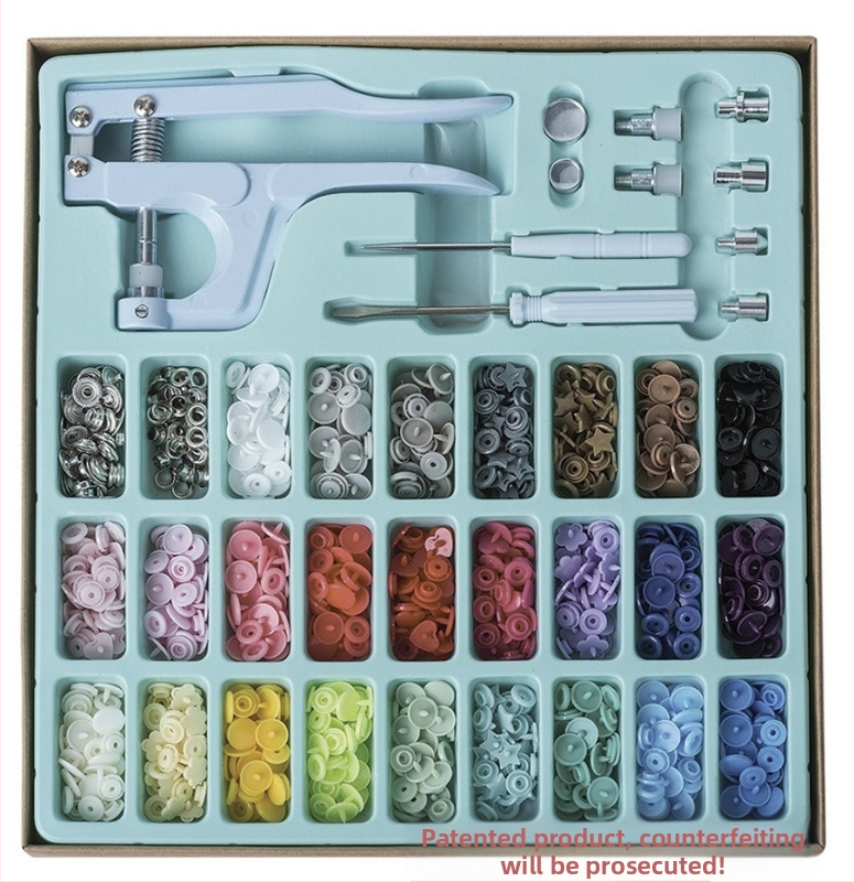 Сет за копчета щракване с инструменти за бебешки дрехи — материал: смола; конструкция: щракващи копчета; приложение: бебешки облекла