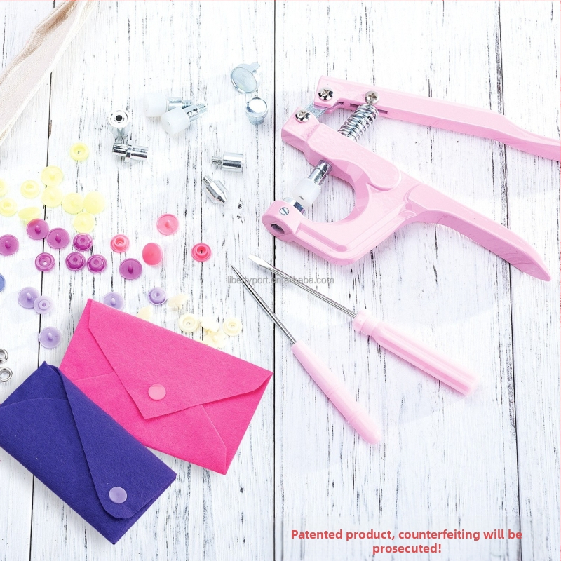 Сет за копчета щракване с инструменти за бебешки дрехи — материал: смола; конструкция: щракващи копчета; приложение: бебешки облекла