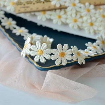 Mežģīne ar margrietes motīvu, poliesters, gluda virsma, DIY apģērbu piederums