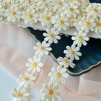 Mežģīne ar margrietes motīvu, poliesters, gluda virsma, DIY apģērbu piederums