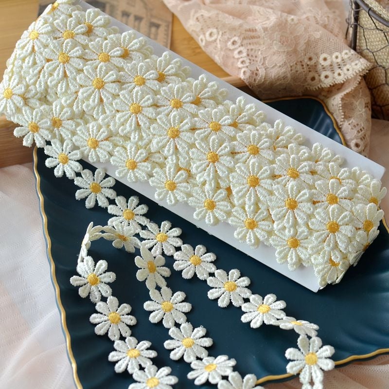 Mežģīne ar margrietes motīvu, poliesters, gluda virsma, DIY apģērbu piederums