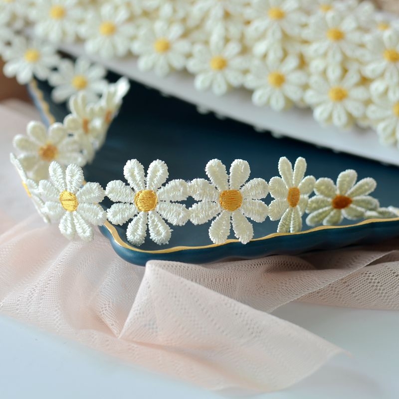 Mežģīne ar margrietes motīvu, poliesters, gluda virsma, DIY apģērbu piederums