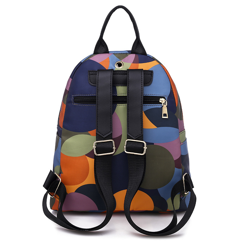 Dámsky nylonový batoh na cestovanie, kapacita pod 20 litrov, nepremokavý, ideálny pre obchodné cesty